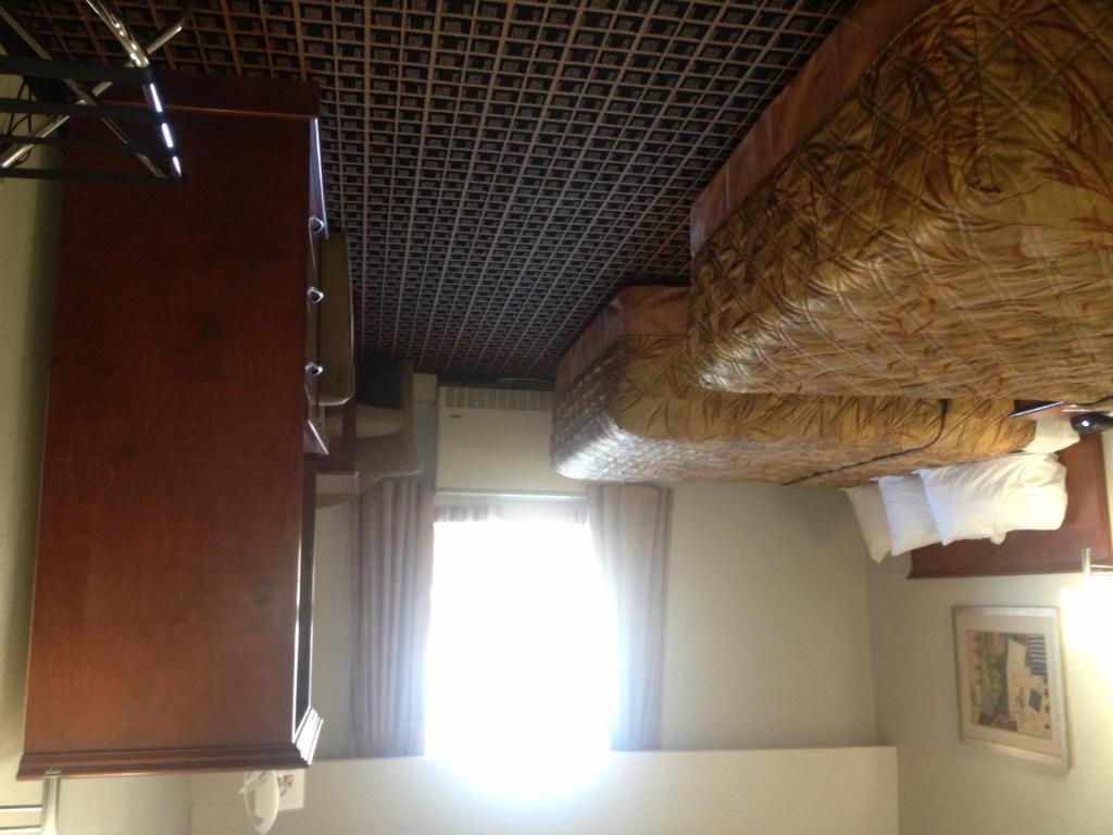 Ramada By Wyndham Yorkton Hotel Room photo