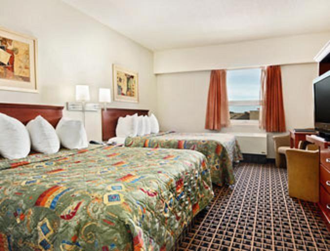 Ramada By Wyndham Yorkton Hotel Room photo