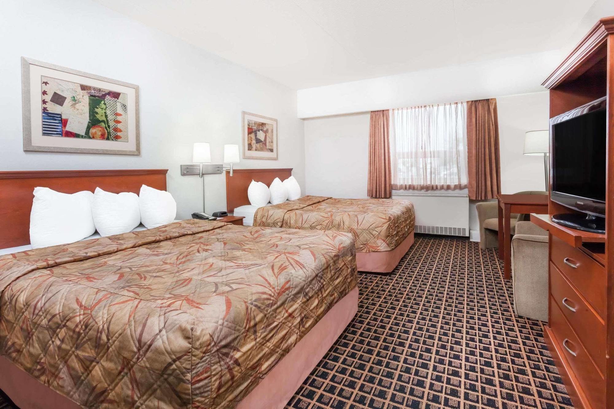 Ramada By Wyndham Yorkton Hotel Exterior photo