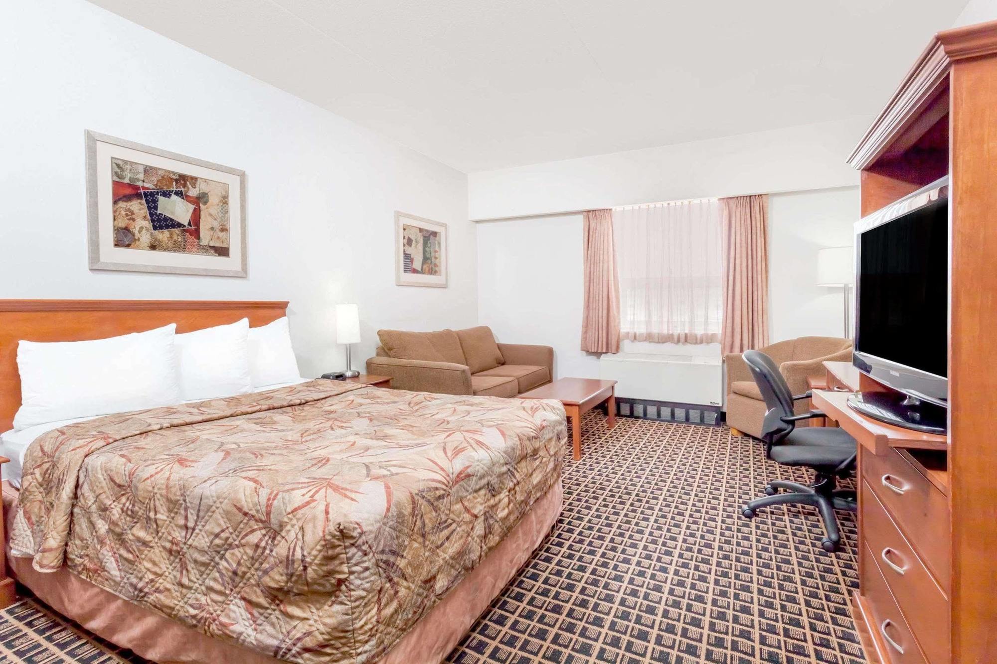 Ramada By Wyndham Yorkton Hotel Exterior photo