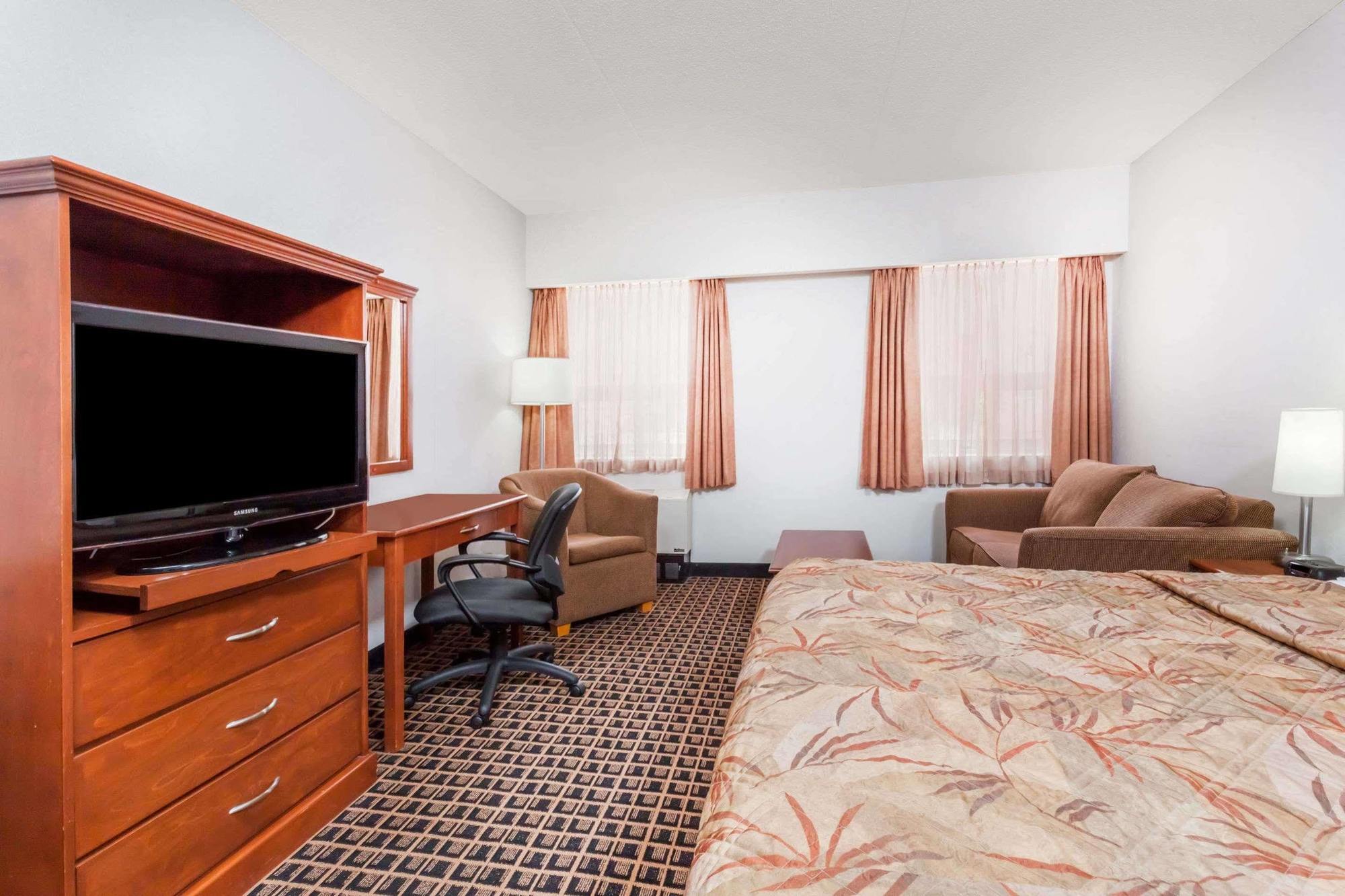Ramada By Wyndham Yorkton Hotel Exterior photo