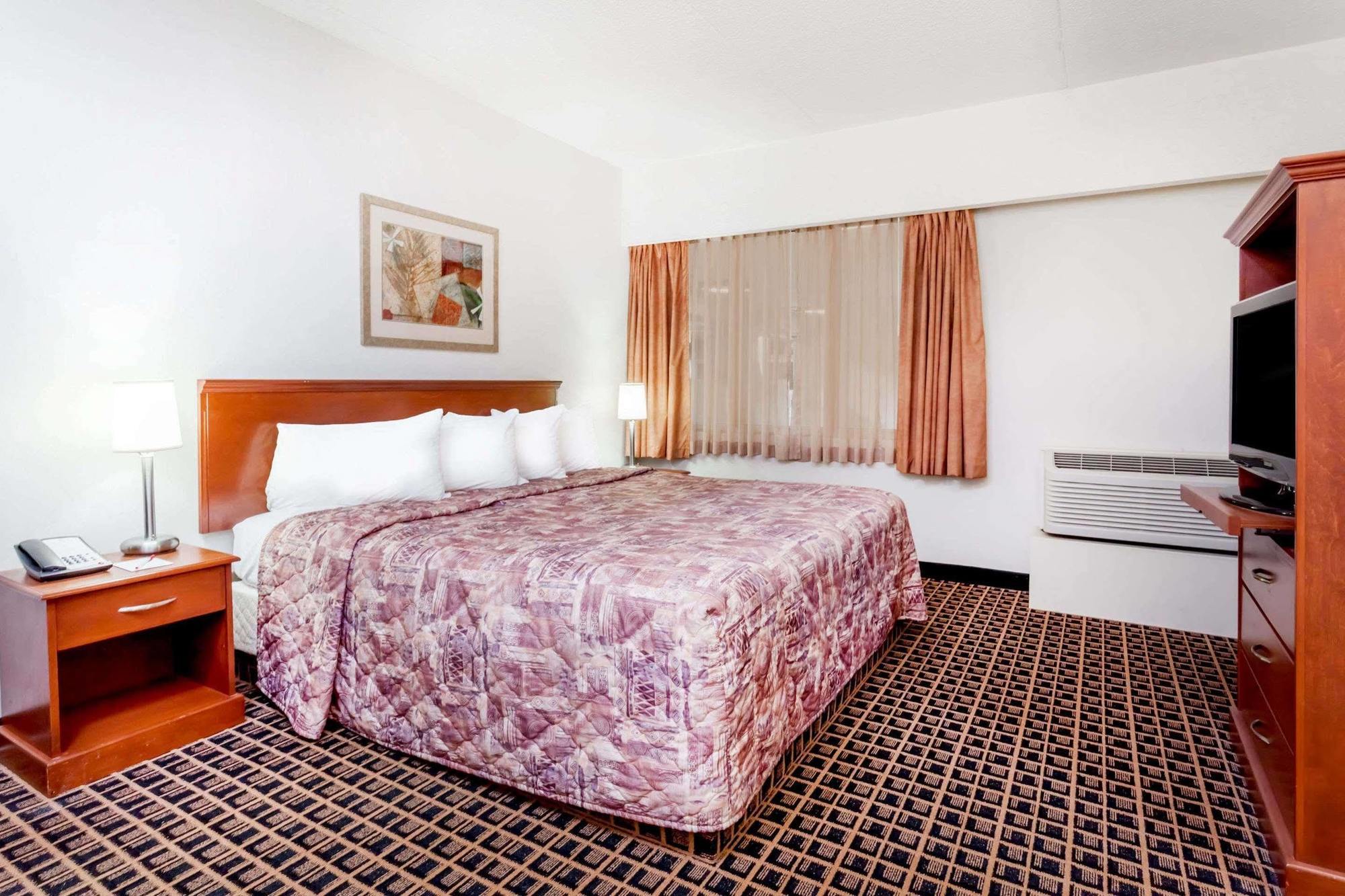 Ramada By Wyndham Yorkton Hotel Exterior photo